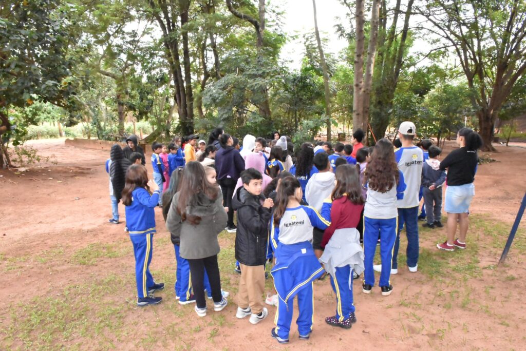 Na semana do meio ambiente, alunos da rede municipal de ensino de Iguatemi visitam a cooperativa de resíduos sólidos e o viveiro de mudas do município Na semana do meio ambiente, alunos da rede municipal de ensino de Iguatemi visitam a cooperativa de resíduos sólidos e o viveiro de mudas do município