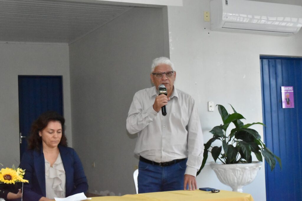 Prefeitura de Iguatemi, entidades e vereadores, em ato oficial, assinam os recursos das emendas impositivas Prefeitura de Iguatemi, entidades e vereadores, em ato oficial, assinam os recursos das emendas impositivas