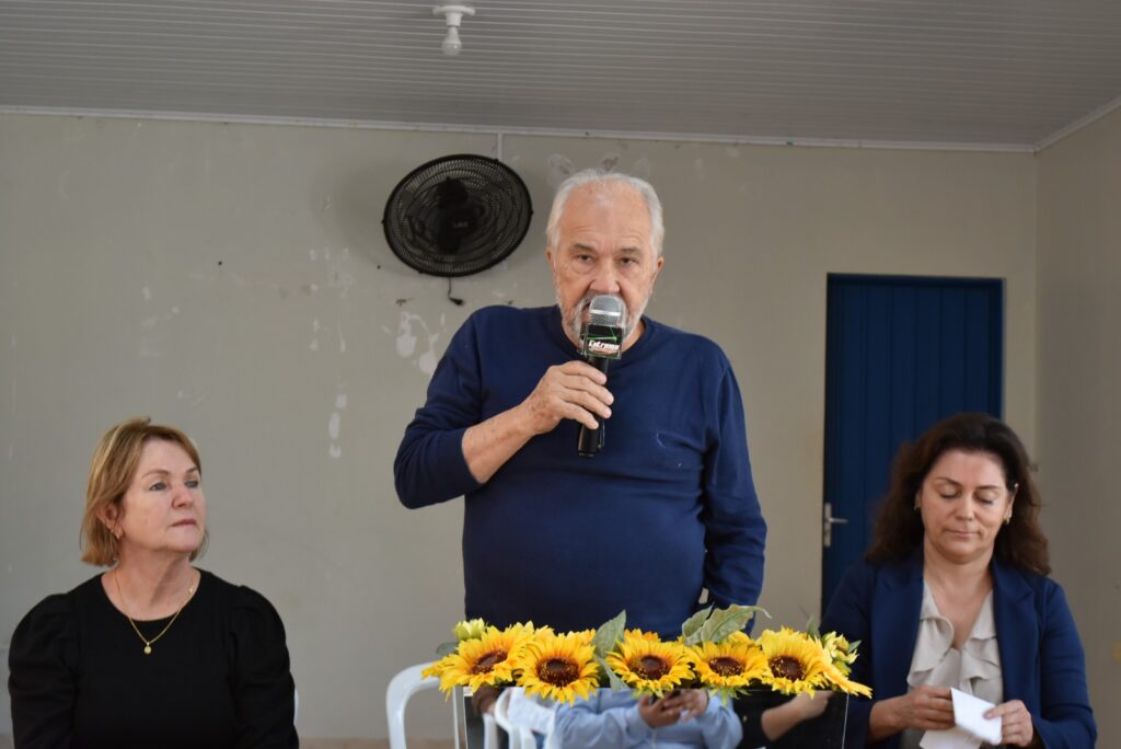 Prefeitura de Iguatemi, entidades e vereadores, em ato oficial, assinam os recursos das emendas impositivas Prefeitura de Iguatemi, entidades e vereadores, em ato oficial, assinam os recursos das emendas impositivas