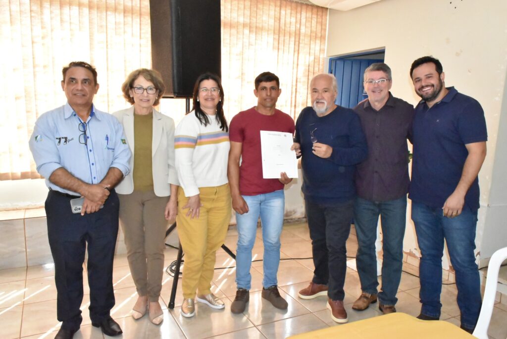Prefeitura de Iguatemi, entidades e vereadores, em ato oficial, assinam os recursos das emendas impositivas Prefeitura de Iguatemi, entidades e vereadores, em ato oficial, assinam os recursos das emendas impositivas