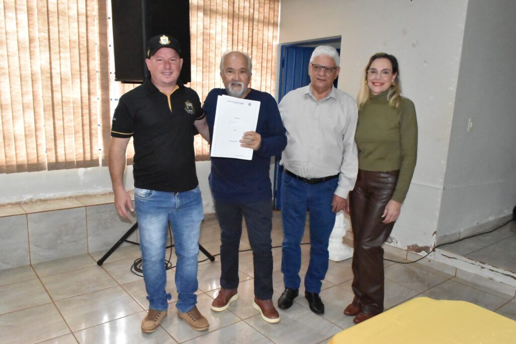Prefeitura de Iguatemi, entidades e vereadores, em ato oficial, assinam os recursos das emendas impositivas Prefeitura de Iguatemi, entidades e vereadores, em ato oficial, assinam os recursos das emendas impositivas