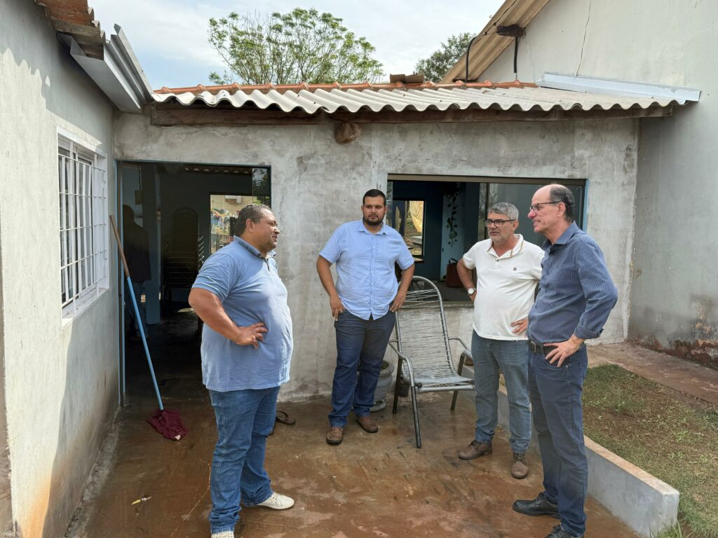 Amambai e Juti avançam em parceria para manutenção de estradas rurais Amambai e Juti avançam em parceria para manutenção de estradas rurais