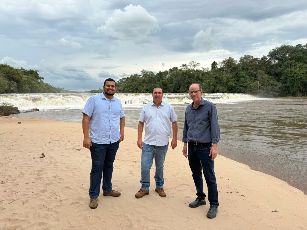 Amambai e Juti avançam em parceria para manutenção de estradas rurais Amambai e Juti avançam em parceria para manutenção de estradas rurais