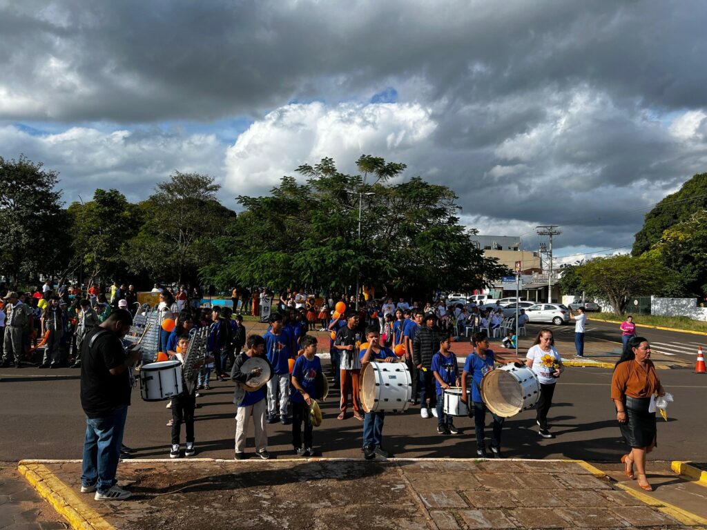 Amambai se une em Caminhada do Maio Laranja e diz não ao abuso infantil