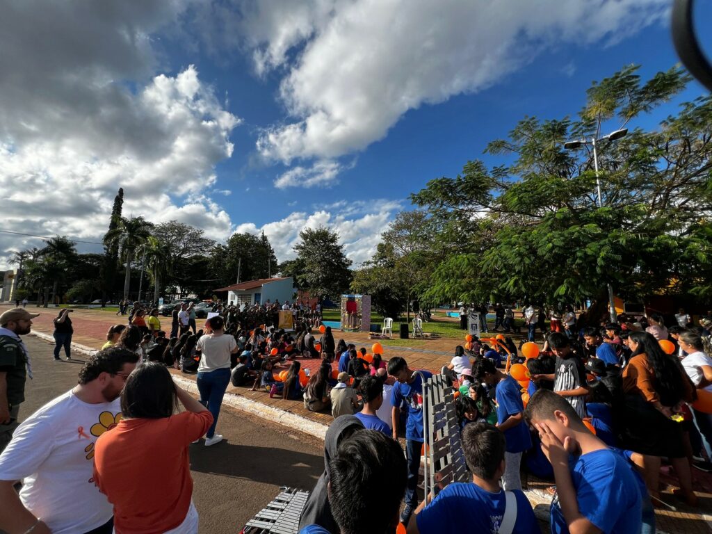 Amambai se une em Caminhada do Maio Laranja e diz não ao abuso infantil