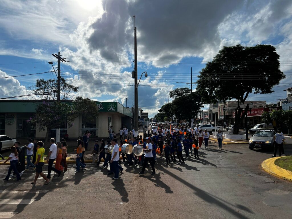 Amambai se une em Caminhada do Maio Laranja e diz não ao abuso infantil