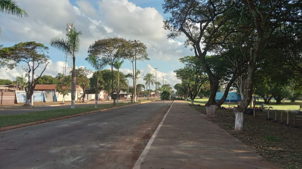 Cel. Sapucaia: Prefeitura intensifica poda de galhos para melhorar iluminação pública e garantir mais segurança