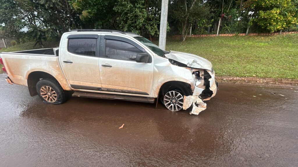 Polícia intercepta veículo furtado e prende suspeito armado após perseguição em Amambai