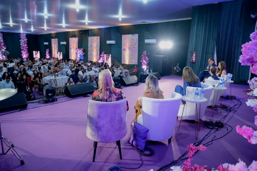 Lia Nogueira relata desafios femininos no cenário político