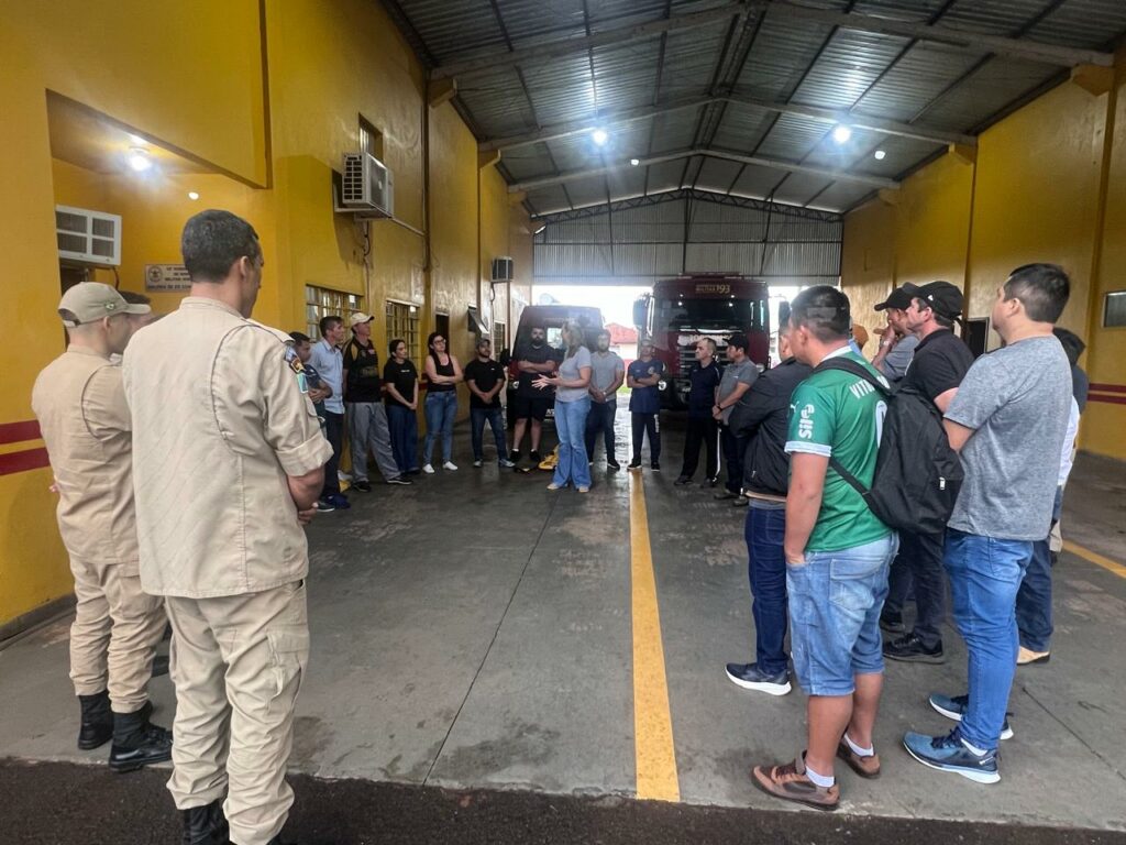 Amambai: Profissionais da Saúde participam de Treinamento de Primeiros Socorros em parceria com o Corpo de Bombeiros Amambai: Profissionais da Saúde participam de Treinamento de Primeiros Socorros em parceria com o Corpo de Bombeiros