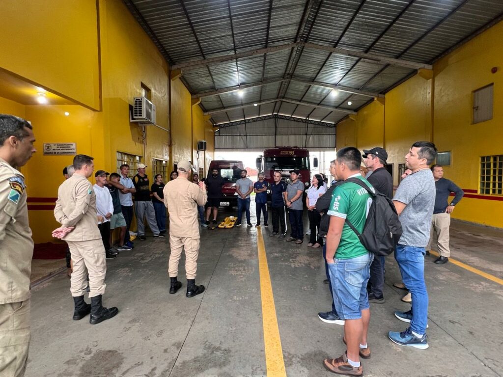 Amambai: Profissionais da Saúde participam de Treinamento de Primeiros Socorros em parceria com o Corpo de Bombeiros Amambai: Profissionais da Saúde participam de Treinamento de Primeiros Socorros em parceria com o Corpo de Bombeiros