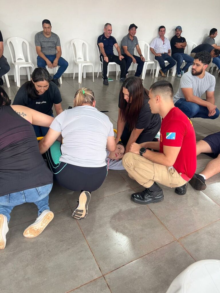 Amambai: Profissionais da Saúde participam de Treinamento de Primeiros Socorros em parceria com o Corpo de Bombeiros Amambai: Profissionais da Saúde participam de Treinamento de Primeiros Socorros em parceria com o Corpo de Bombeiros
