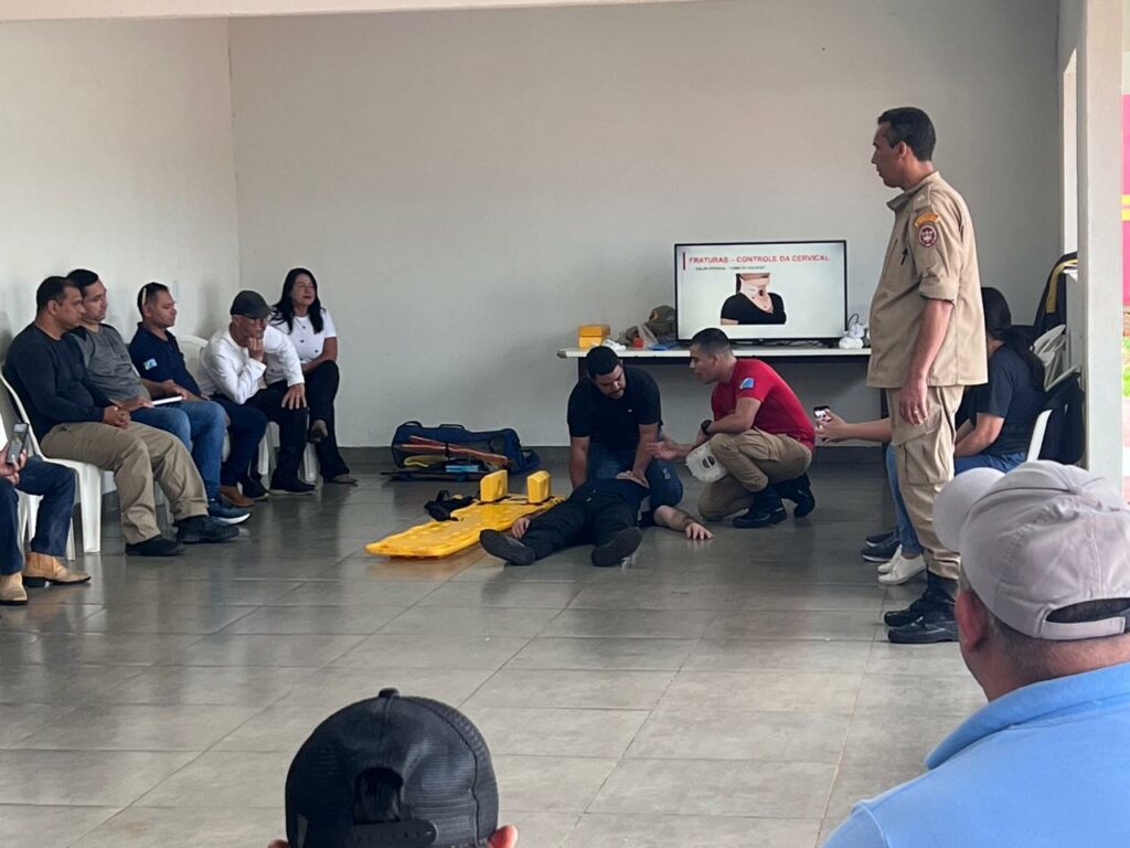 Amambai: Profissionais da Saúde participam de Treinamento de Primeiros Socorros em parceria com o Corpo de Bombeiros Amambai: Profissionais da Saúde participam de Treinamento de Primeiros Socorros em parceria com o Corpo de Bombeiros
