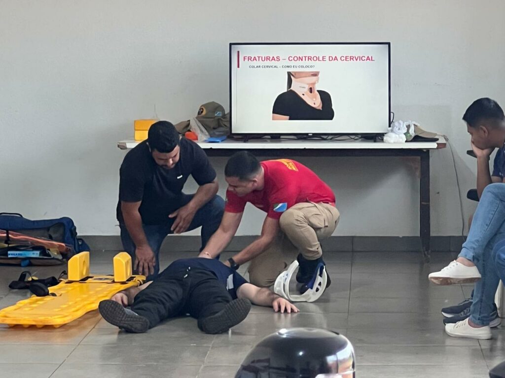 Amambai: Profissionais da Saúde participam de Treinamento de Primeiros Socorros em parceria com o Corpo de Bombeiros Amambai: Profissionais da Saúde participam de Treinamento de Primeiros Socorros em parceria com o Corpo de Bombeiros