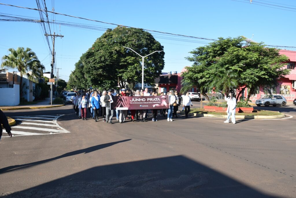 Assistência Social de Iguatemi promove caminhada com o Grupo da Melhor Idade alusiva ao “Junho Prata” Assistência Social de Iguatemi promove caminhada com o Grupo da Melhor Idade alusiva ao “Junho Prata”