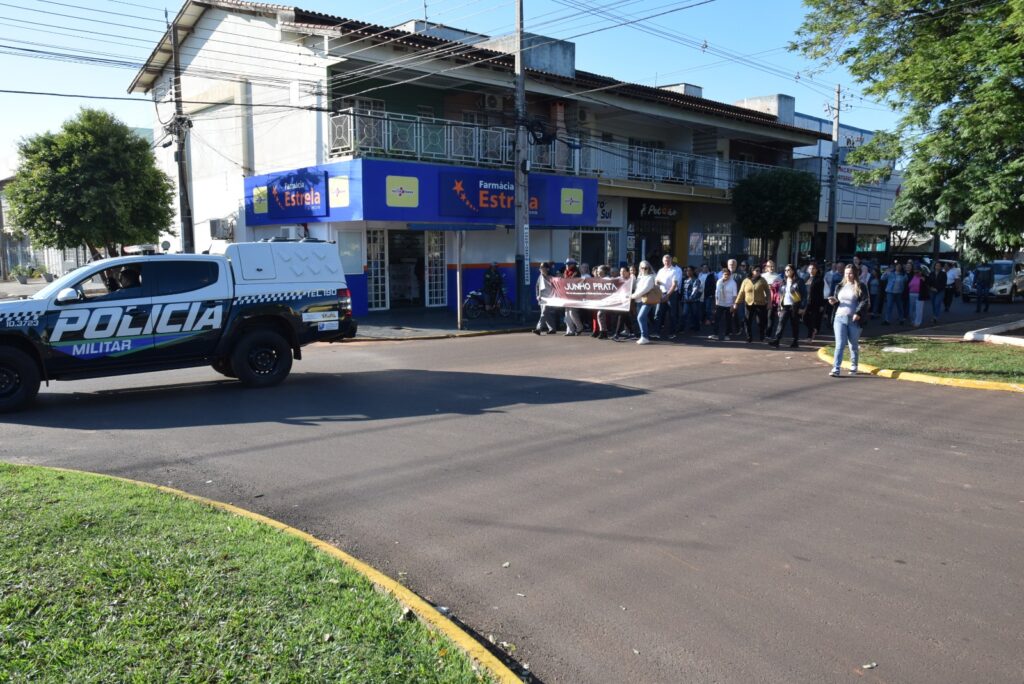 Assistência Social de Iguatemi promove caminhada com o Grupo da Melhor Idade alusiva ao “Junho Prata” Assistência Social de Iguatemi promove caminhada com o Grupo da Melhor Idade alusiva ao “Junho Prata”