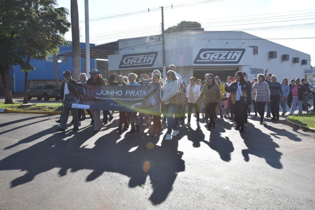 Assistência Social de Iguatemi promove caminhada com o Grupo da Melhor Idade alusiva ao “Junho Prata” Assistência Social de Iguatemi promove caminhada com o Grupo da Melhor Idade alusiva ao “Junho Prata”
