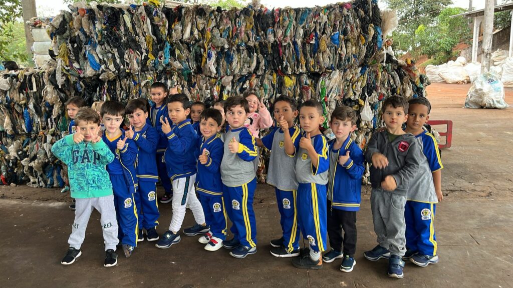 Iguatemi: Alunos da Escola Marcílio Augusto Pinto participam de gincana de conscientização em prol do meio ambiente Iguatemi: Alunos da Escola Marcílio Augusto Pinto participam de gincana de conscientização em prol do meio ambiente