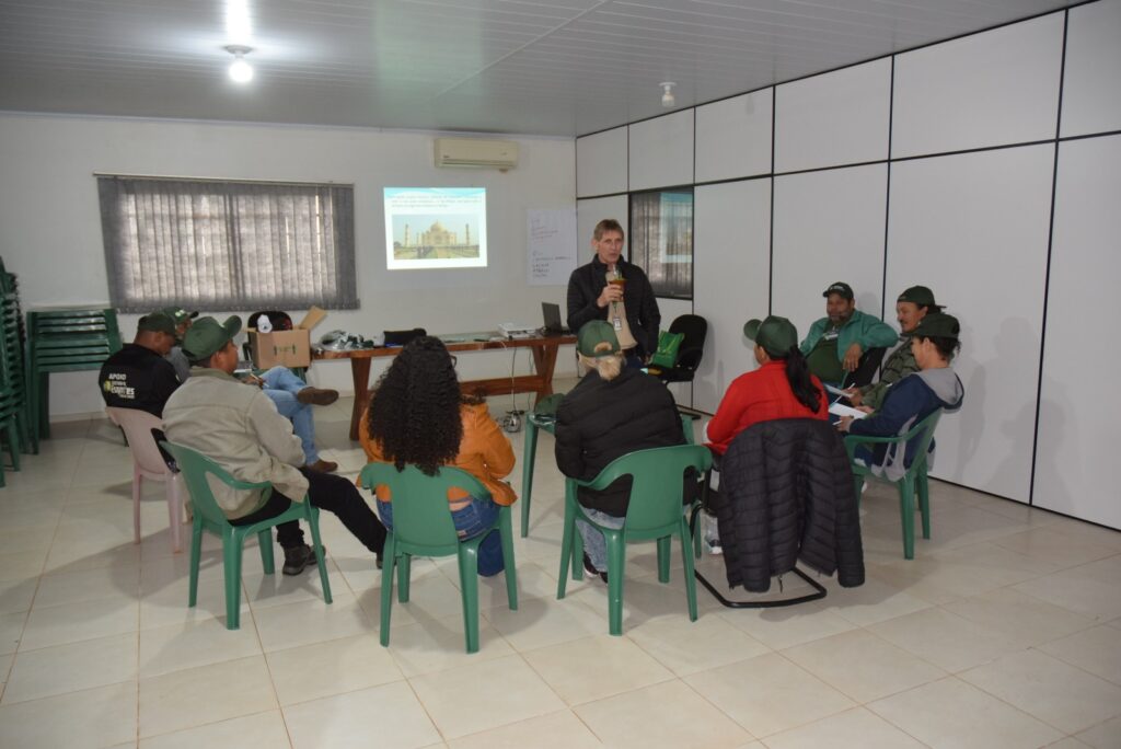 Curso “Floricultura, Jardinagem e Paisagismo” capacita servidores da Secretaria de Meio Ambiente e Turismo de Iguatemi Curso “Floricultura, Jardinagem e Paisagismo” capacita servidores da Secretaria de Meio Ambiente e Turismo de Iguatemi