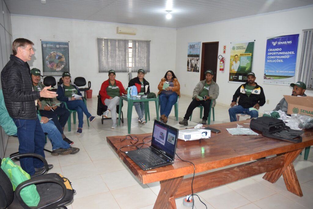 Curso “Floricultura, Jardinagem e Paisagismo” capacita servidores da Secretaria de Meio Ambiente e Turismo de Iguatemi Curso “Floricultura, Jardinagem e Paisagismo” capacita servidores da Secretaria de Meio Ambiente e Turismo de Iguatemi