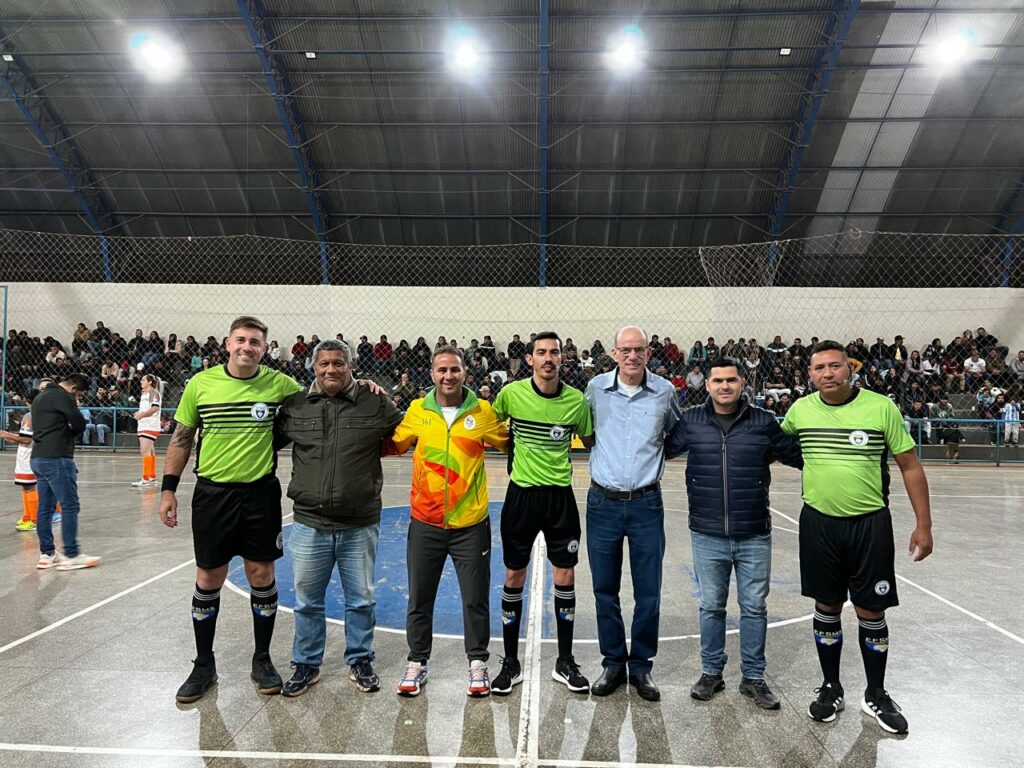 Emoção e gols marcam a abertura da Copa Cidade de Futsal em Amambai Emoção e gols marcam a abertura da Copa Cidade de Futsal em Amambai