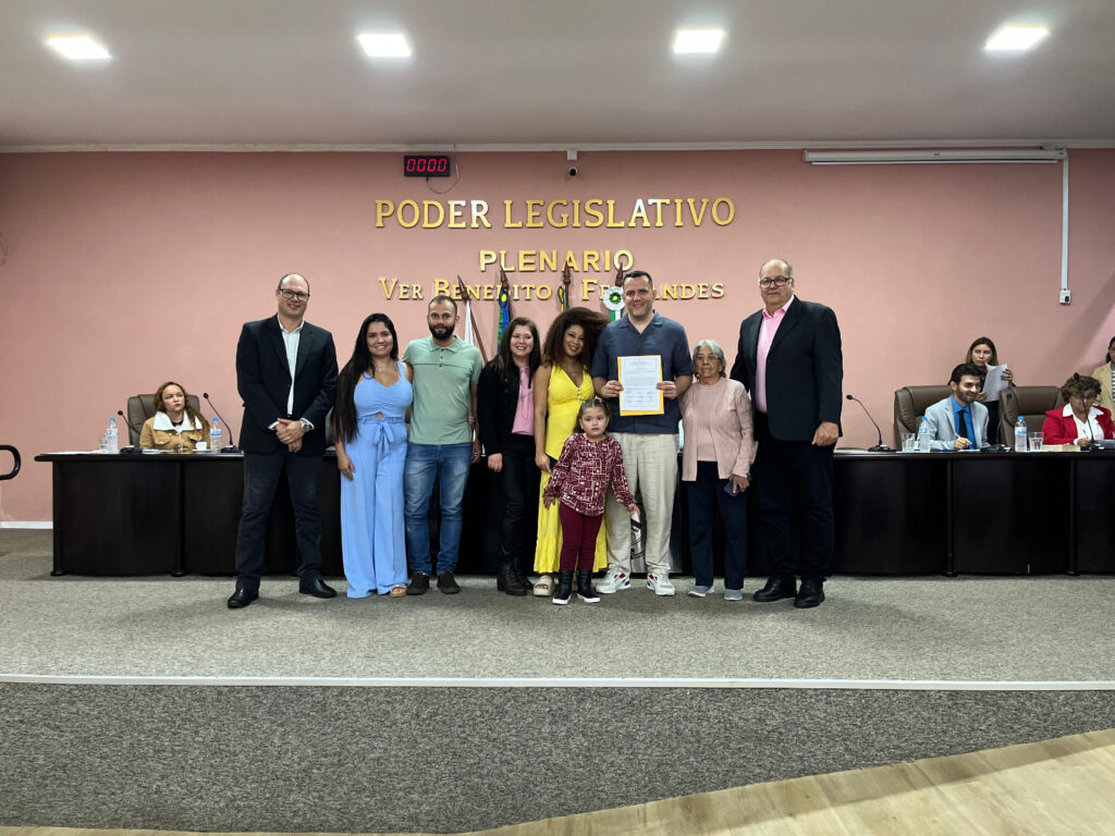 Orgulho de Coronel Sapucaia: Câmara entrega Moção de Aplausos a Carlos Magno Fernandes Filho, o “Carlinhos”, destaque internacional como treinador de futebol na Arábia Saudita Orgulho de Coronel Sapucaia: Câmara entrega Moção de Aplausos a Carlos Magno Fernandes Filho, o “Carlinhos”, destaque internacional como treinador de futebol na Arábia Saudita