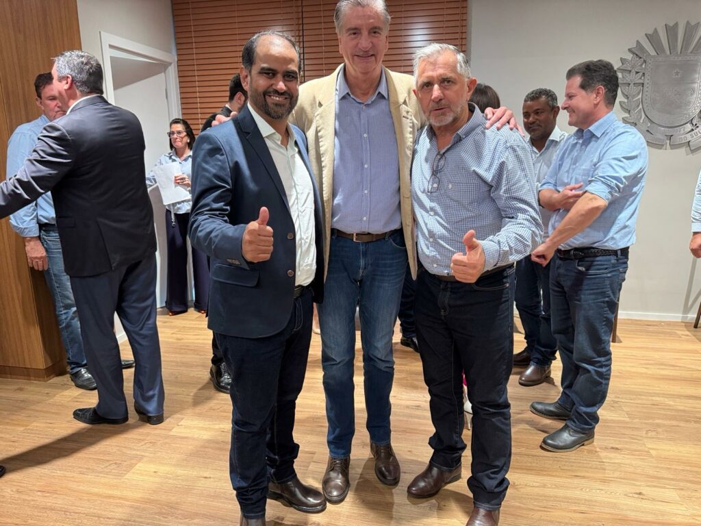 Prefeito Hélio Acosta, vice Alfredo e vereadores viabilizam R$ 13 milhões de investimentos do Governo do Estado para Paranhos Prefeito Hélio Acosta, vice Alfredo e vereadores viabilizam R$ 13 milhões de investimentos do Governo do Estado para Paranhos