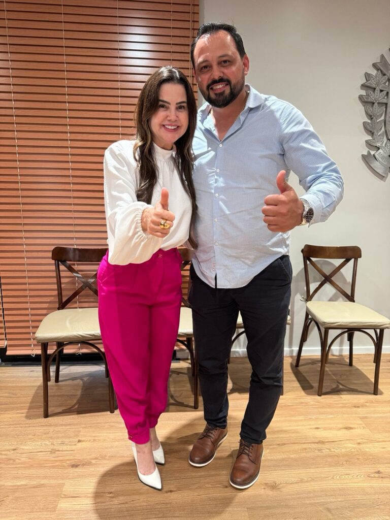 Prefeito Hélio Acosta, vice Alfredo e vereadores viabilizam R$ 13 milhões de investimentos do Governo do Estado para Paranhos Prefeito Hélio Acosta, vice Alfredo e vereadores viabilizam R$ 13 milhões de investimentos do Governo do Estado para Paranhos