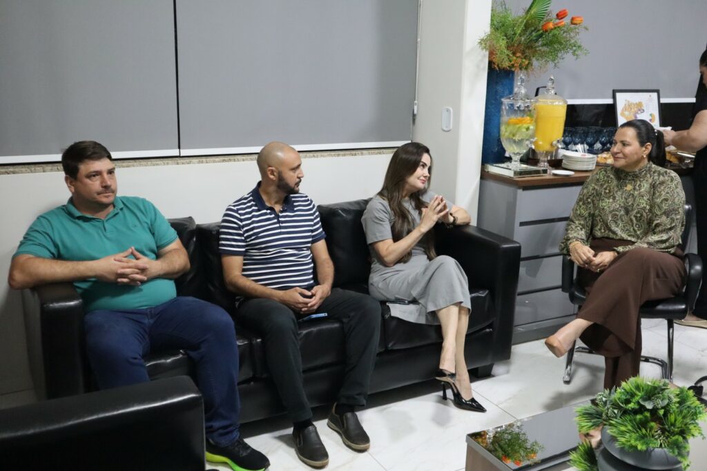 Caarapó: Prefeita Lurdes recebe deputada Mara Caseiro em seu gabinete e garante novos recursos para a saúde de Caarapó
