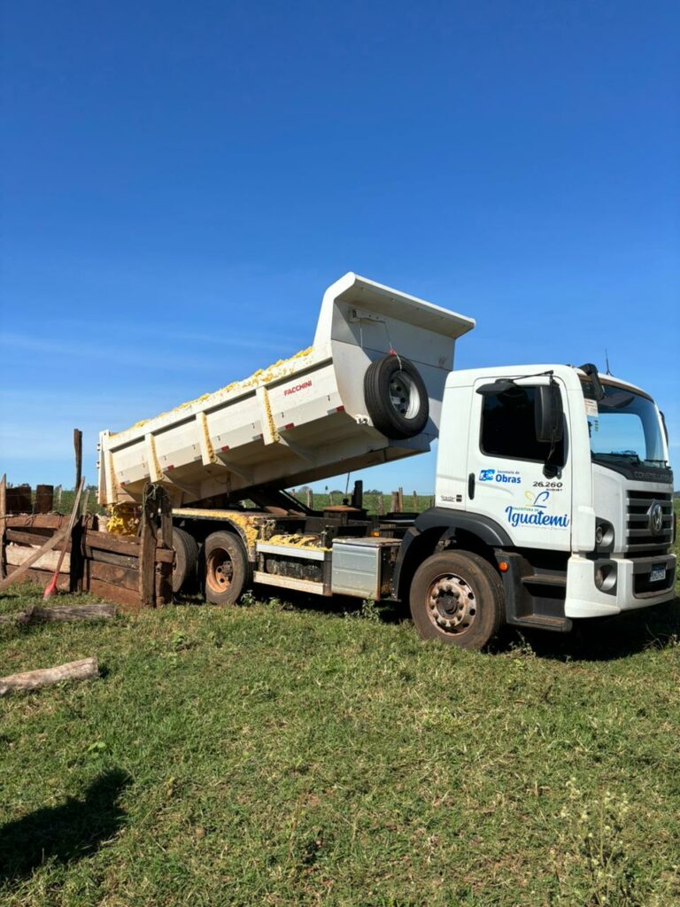 Iguatemi: Produtores rurais do Assentamento Rancho Loma recebem carga de massa de milho sem gastos com transporte, somente com o diesel