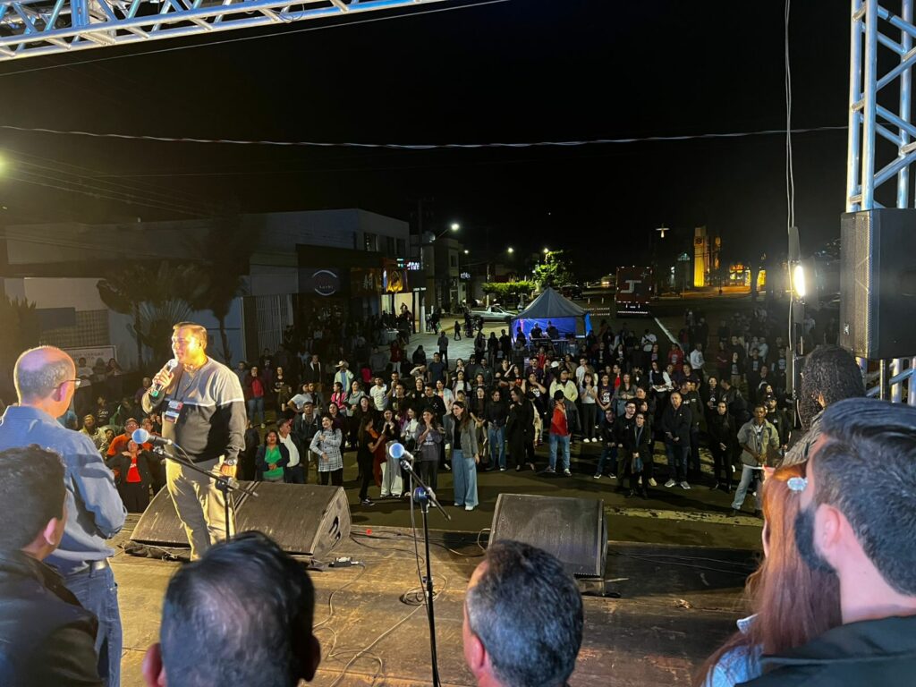 Fé e louvor marcam a 25ª Marcha para Jesus em Amambai Fé e louvor marcam a 25ª Marcha para Jesus em Amambai