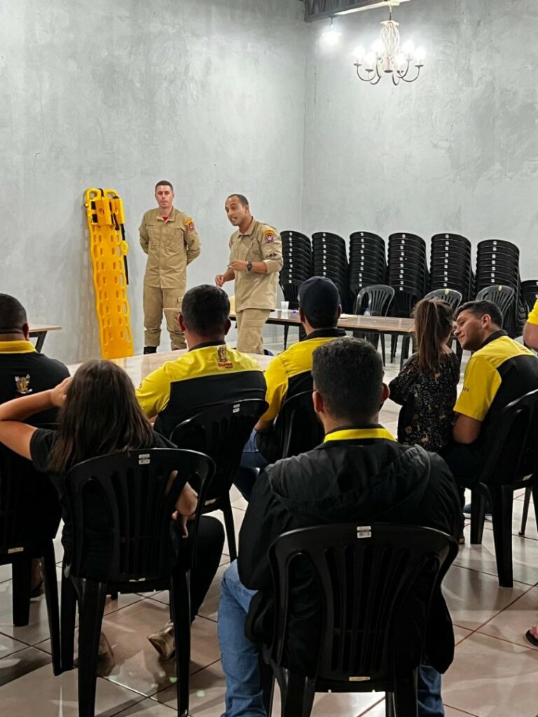 Trilheiros do Tatu Peba recebem treinamento de primeiros socorros com o Corpo de Bombeiros Trilheiros do Tatu Peba recebem treinamento de primeiros socorros com o Corpo de Bombeiros