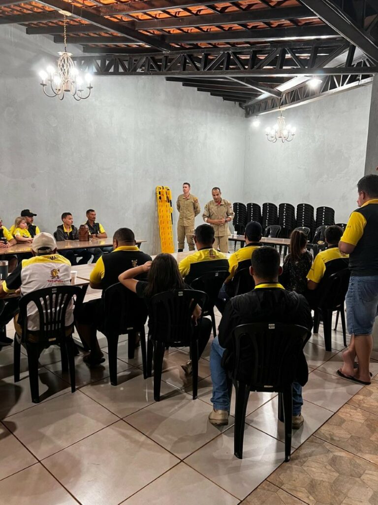 Trilheiros do Tatu Peba recebem treinamento de primeiros socorros com o Corpo de Bombeiros Trilheiros do Tatu Peba recebem treinamento de primeiros socorros com o Corpo de Bombeiros