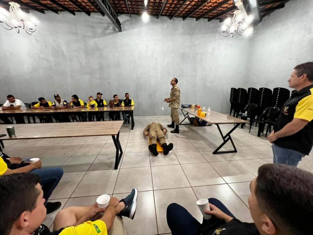 Trilheiros do Tatu Peba recebem treinamento de primeiros socorros com o Corpo de Bombeiros Trilheiros do Tatu Peba recebem treinamento de primeiros socorros com o Corpo de Bombeiros
