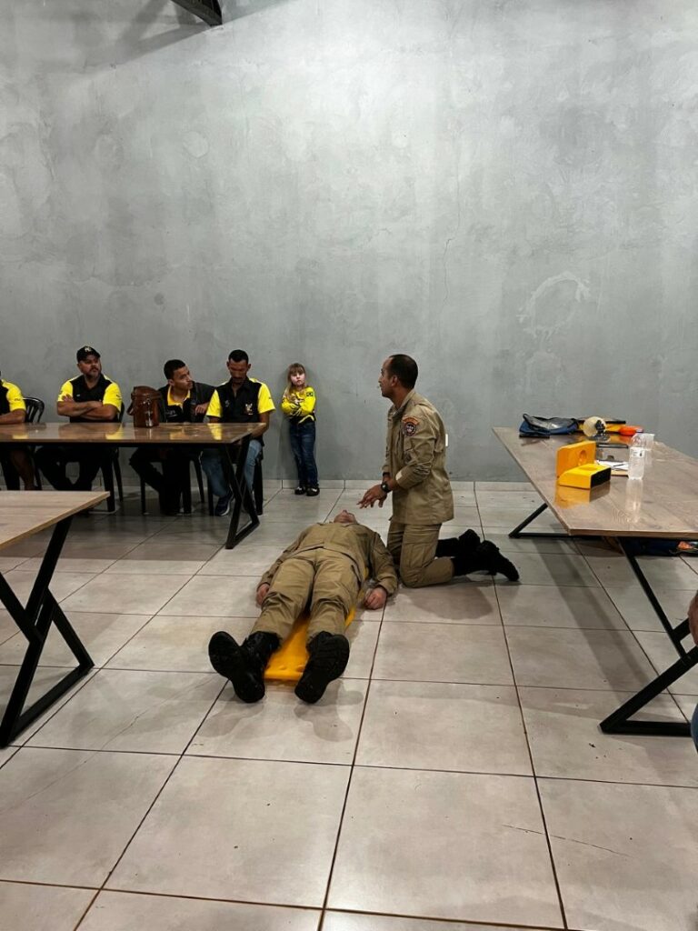 Trilheiros do Tatu Peba recebem treinamento de primeiros socorros com o Corpo de Bombeiros Trilheiros do Tatu Peba recebem treinamento de primeiros socorros com o Corpo de Bombeiros
