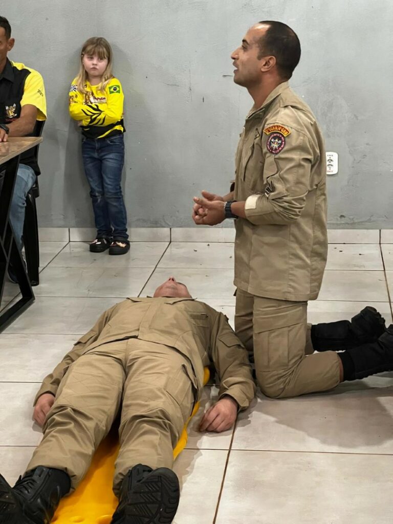 Trilheiros do Tatu Peba recebem treinamento de primeiros socorros com o Corpo de Bombeiros Trilheiros do Tatu Peba recebem treinamento de primeiros socorros com o Corpo de Bombeiros