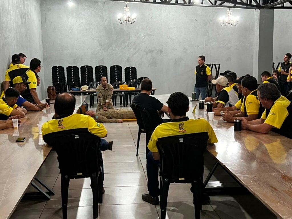 Trilheiros do Tatu Peba recebem treinamento de primeiros socorros com o Corpo de Bombeiros Trilheiros do Tatu Peba recebem treinamento de primeiros socorros com o Corpo de Bombeiros