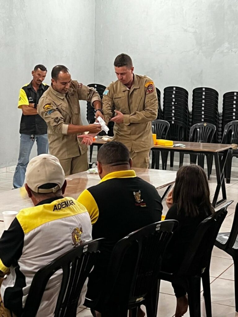 Trilheiros do Tatu Peba recebem treinamento de primeiros socorros com o Corpo de Bombeiros Trilheiros do Tatu Peba recebem treinamento de primeiros socorros com o Corpo de Bombeiros