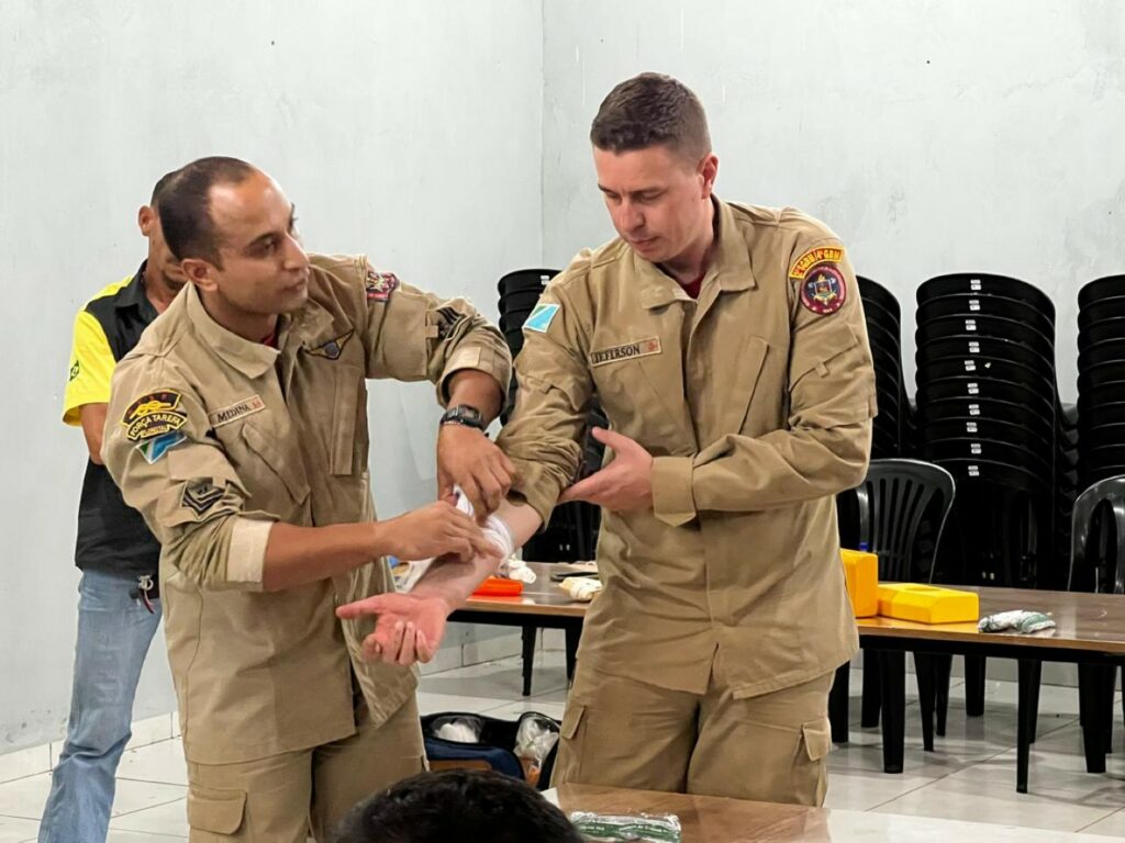 Trilheiros do Tatu Peba recebem treinamento de primeiros socorros com o Corpo de Bombeiros Trilheiros do Tatu Peba recebem treinamento de primeiros socorros com o Corpo de Bombeiros