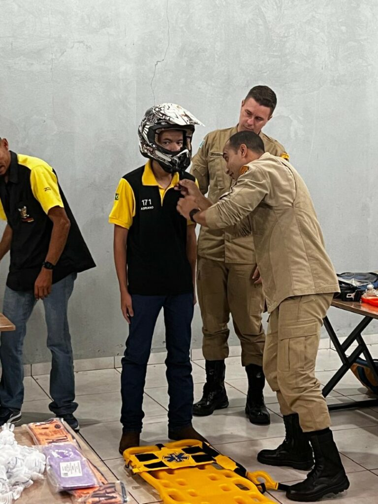 Trilheiros do Tatu Peba recebem treinamento de primeiros socorros com o Corpo de Bombeiros Trilheiros do Tatu Peba recebem treinamento de primeiros socorros com o Corpo de Bombeiros