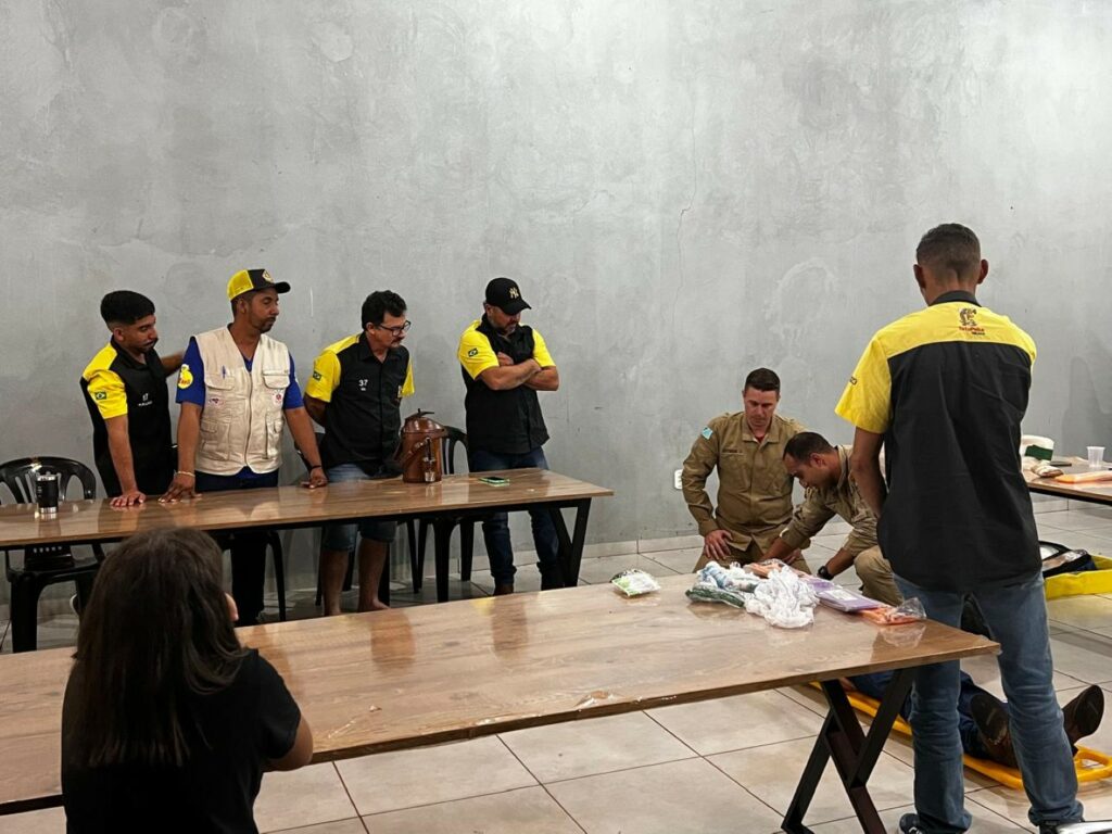Trilheiros do Tatu Peba recebem treinamento de primeiros socorros com o Corpo de Bombeiros Trilheiros do Tatu Peba recebem treinamento de primeiros socorros com o Corpo de Bombeiros