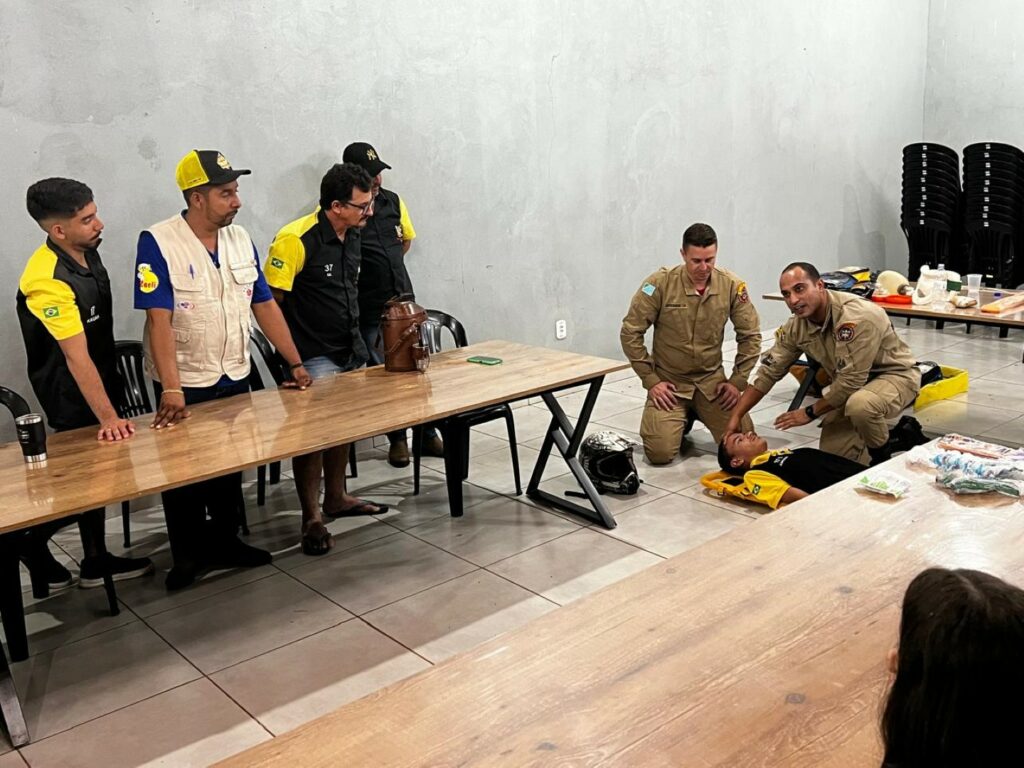 Trilheiros do Tatu Peba recebem treinamento de primeiros socorros com o Corpo de Bombeiros Trilheiros do Tatu Peba recebem treinamento de primeiros socorros com o Corpo de Bombeiros