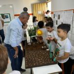 Presidente da Câmara de Amambai, Darci, prestigia Feira de Ciências do CELQ