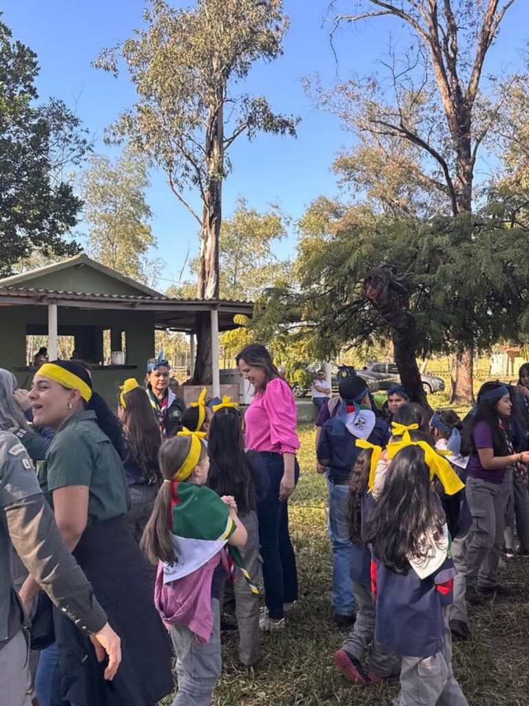 Cel. Sapucaia: Prefeita Niagara Kraievski Visita Acampamento dos Escoteiros na Chácara Lagoa Azul Cel. Sapucaia: Prefeita Niagara Kraievski Visita Acampamento dos Escoteiros na Chácara Lagoa Azul