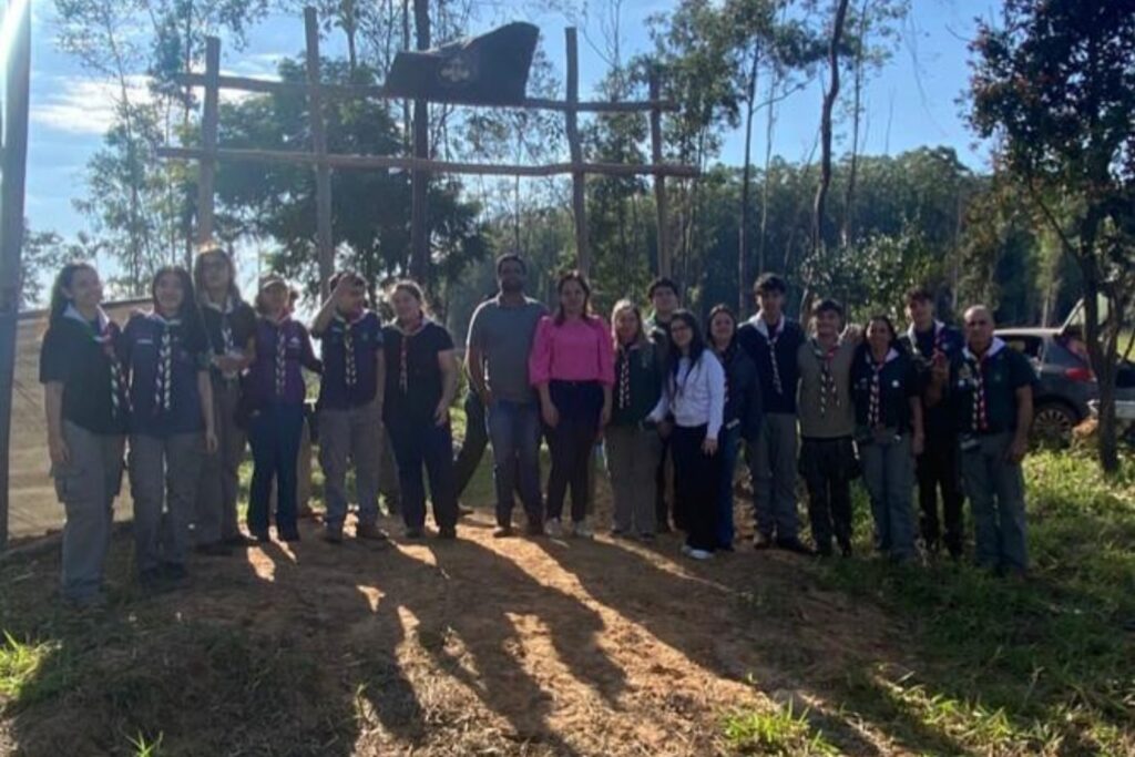 Cel. Sapucaia: Prefeita Niagara Kraievski Visita Acampamento dos Escoteiros na Chácara Lagoa Azul Cel. Sapucaia: Prefeita Niagara Kraievski Visita Acampamento dos Escoteiros na Chácara Lagoa Azul