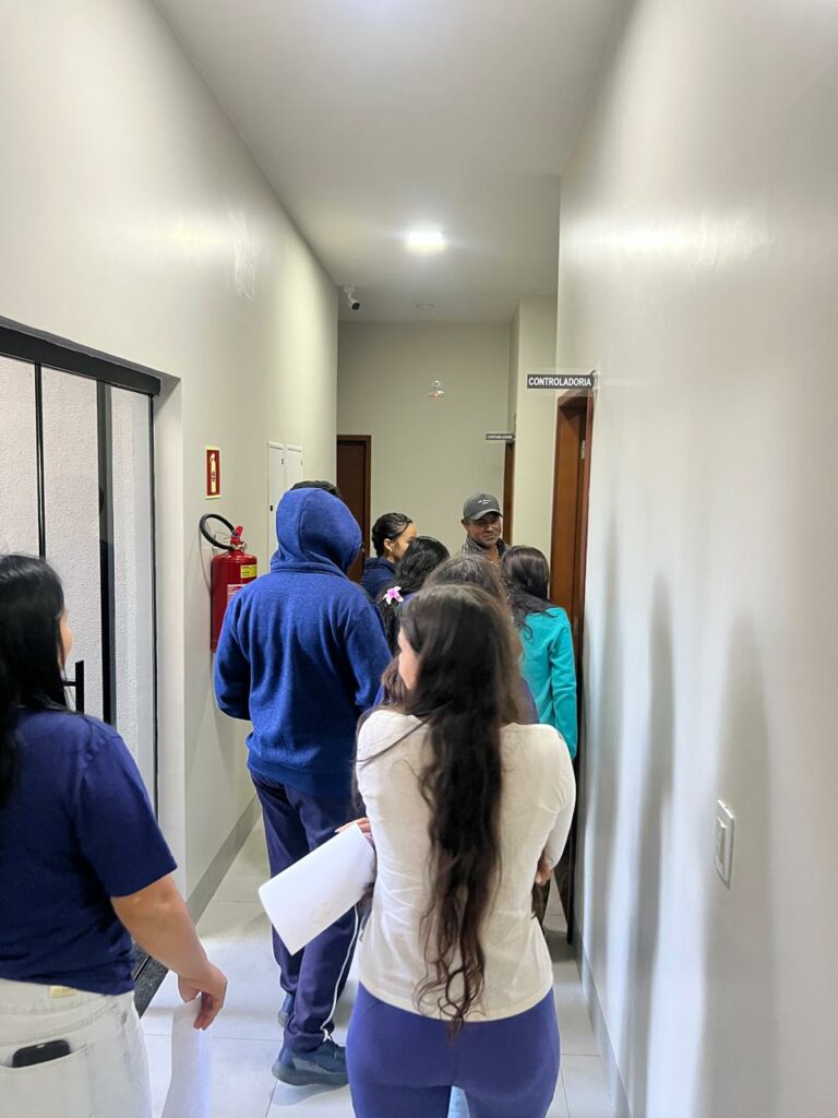 Paranhos: Alunos da Escola Estadual Santiago Benites visitaram a Câmara Municipal Paranhos: Alunos da Escola Estadual Santiago Benites visitaram a Câmara Municipal