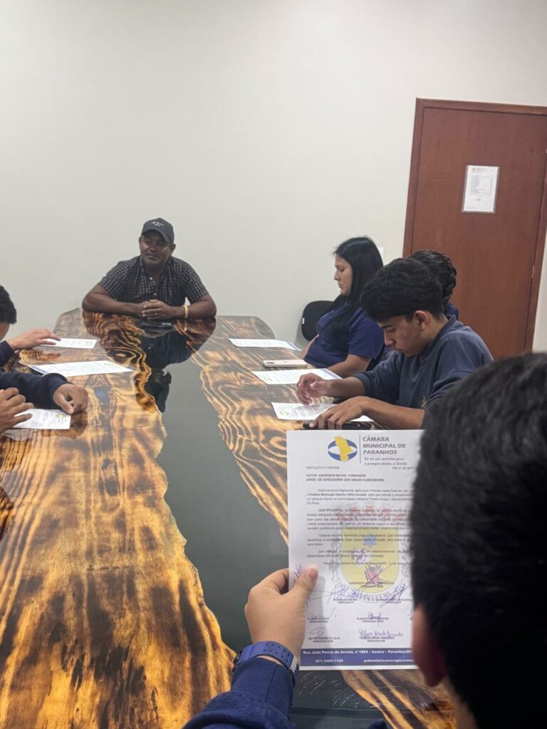 Paranhos: Alunos da Escola Estadual Santiago Benites visitaram a Câmara Municipal Paranhos: Alunos da Escola Estadual Santiago Benites visitaram a Câmara Municipal