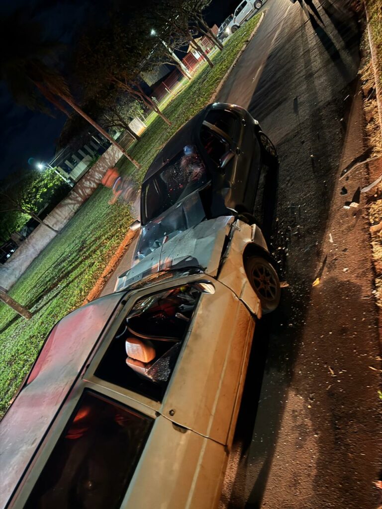 Colisão entre dois carros deixa duas pessoas feridas em Amambai Colisão entre dois carros deixa duas pessoas feridas em Amambai