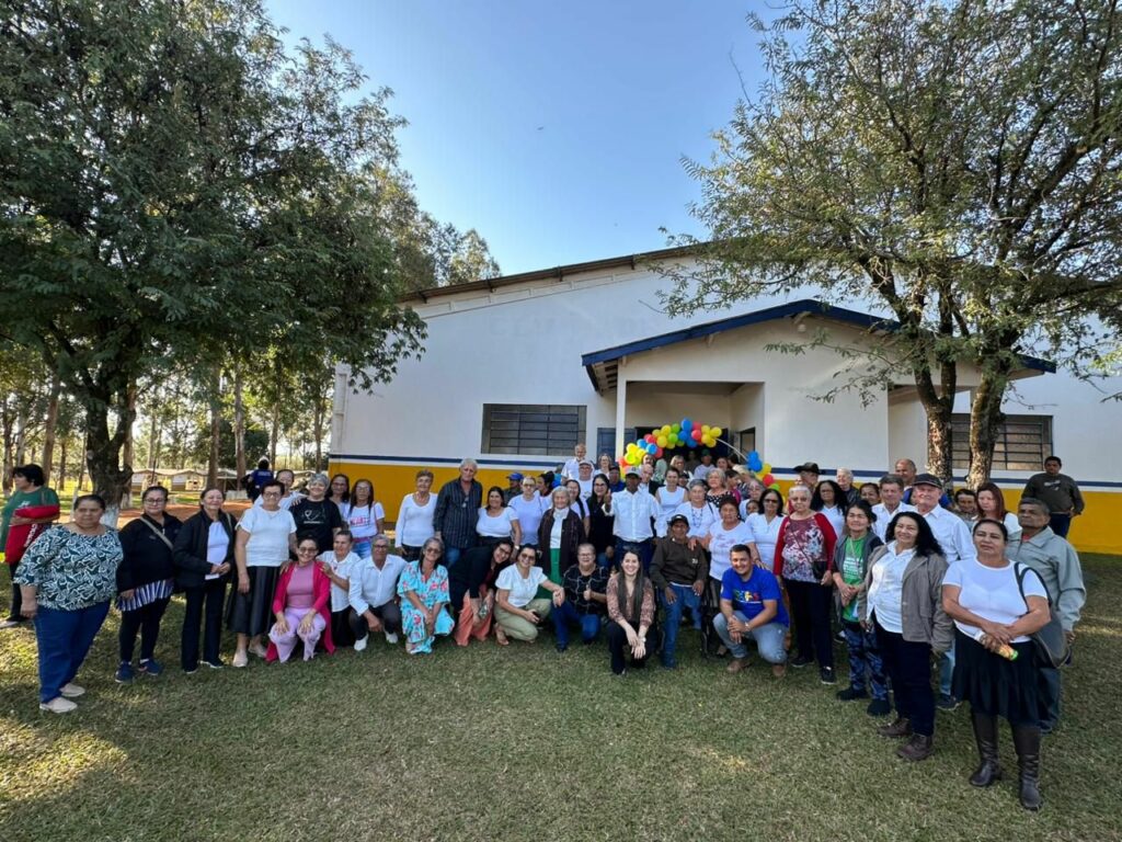 Grupos da terceira idade de Paranhos e Sete Quedas se reúnem em evento de confraternização Grupos da terceira idade de Paranhos e Sete Quedas se reúnem em evento de confraternização