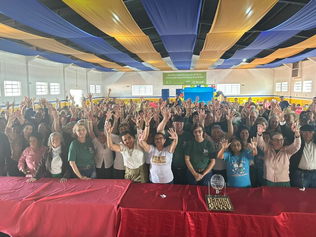 Grupos da terceira idade de Paranhos e Sete Quedas se reúnem em evento de confraternização Grupos da terceira idade de Paranhos e Sete Quedas se reúnem em evento de confraternização